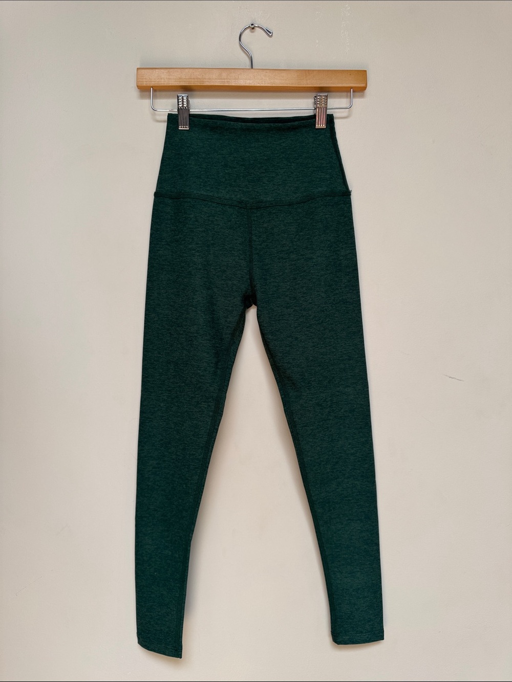 Beyond Yoga Caught in the MIDI High-Waist Leggings in Dark emerald Green